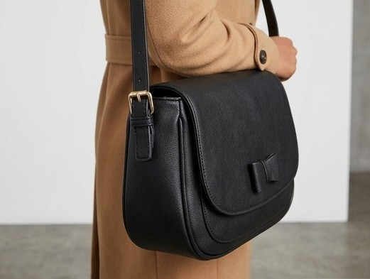 Title: Elegant Black Flap Crossbody Bag with Bow Detail - Image 4